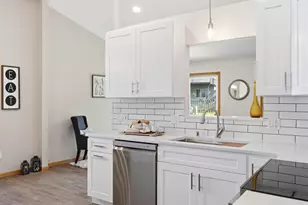 8405 Shale Dr, Madison, WI 53719 - Photo 15