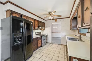 5302 Comanche Way, Madison, WI 53704 - Photo 21