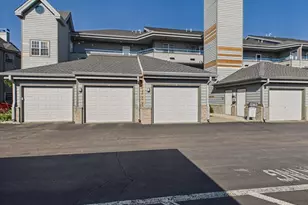 5383 Mariner's Cove Dr, Madison, WI 53704 - Photo 13