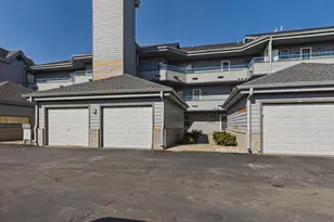 5383 Mariner's Cove Dr, Madison, WI 53704 - Photo 9