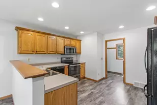 311 Douglas Ct, Barneveld, WI 53507 - Photo 7