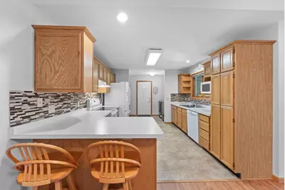 1711 Hillcrest Drive, Baraboo, WI 53913 - Photo 13
