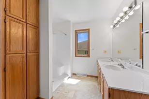 1711 Hillcrest Dr, Baraboo, WI 53913 - Photo 23