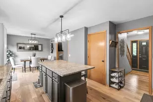 7126 Timberwood Dr, Madison, WI 53719 - Photo 7