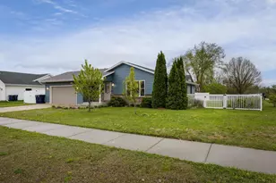 3631 Wildflower Ln, Janesville, WI 53548 - Photo 3