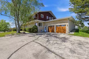 319 Hillcrest Dr, Beaver Dam, WI 53916 - Photo 3