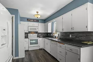 1551 Ivory Dr, Sun Prairie, WI 53590 - Photo 5