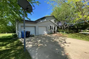 400 Linda Rd, Mount Horeb, WI 53572 - Photo 3