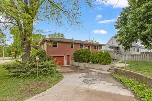 826 W Franklin St, Portage, WI 53901 - Photo 25