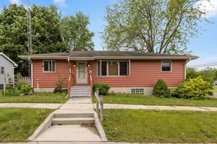 826 W Franklin St, Portage, WI 53901 - Photo 3