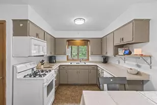 826 W Franklin St, Portage, WI 53901 - Photo 7