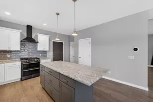 1366 N Pine St, Sun Prairie, WI 53590 - Photo 13