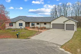 S4362 Fox Hill Cir, Baraboo, WI 53913 - Photo 3