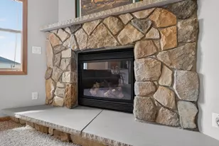 409 Coyle Pkwy, Cottage Grove, WI 53527 - Photo 7