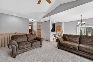 409 Coyle Pkwy, Cottage Grove, WI 53527 - Photo 9