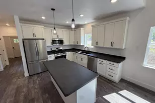 705 Mayapple Dr, Janesville, WI 53545 - Photo 7