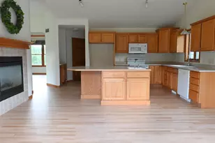 5614 N Vista Ln, Janesville, WI 53548 - Photo 7