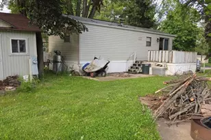 381 Skyline Dr, Edgerton, WI 53534 - Photo 3