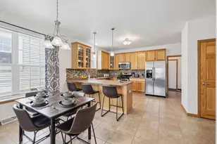 976 Stonehaven Dr, Sun Prairie, WI 53590 - Photo 5
