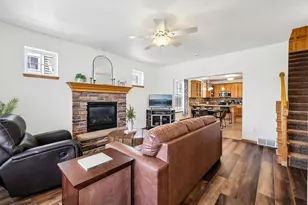 976 Stonehaven Dr, Sun Prairie, WI 53590 - Photo 3