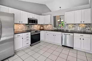 6601 Village Park Dr, Madison, WI 53718 - Photo 9