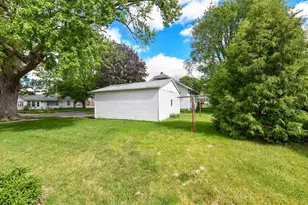 1521 Mineral Point Ave, Janesville, WI 53548 - Photo 25