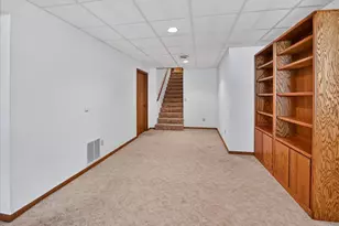 2609 Crest Line Dr, Madison, WI 53704 - Photo 35