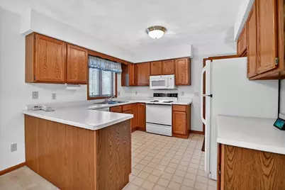 2609 Crest Line Drive, Madison, WI 53704 - Photo 17