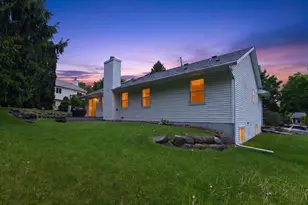 2609 Crest Line Dr, Madison, WI 53704 - Photo 3