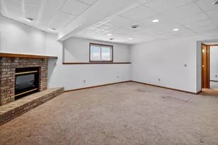 2609 Crest Line Dr, Madison, WI 53704 - Photo 33