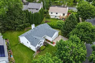 2609 Crest Line Dr, Madison, WI 53704 - Photo 5