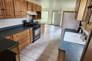 215 W Mill St, Poynette, WI 53955 - Photo 9