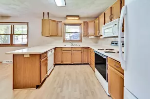 629 W Mohawk Trail, DeForest, WI 53532 - Photo 7