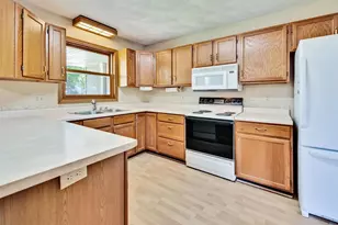 629 W Mohawk Trail, DeForest, WI 53532 - Photo 3