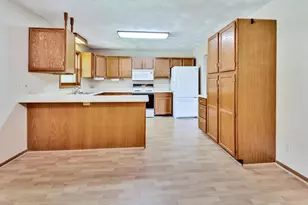 629 W Mohawk Trail, DeForest, WI 53532 - Photo 5