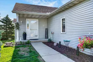 828 Dunn Ave, Oregon, WI 53575 - Photo 3