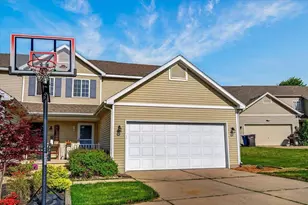 823 Vista Ridge Dr, Mount Horeb, WI 53572 - Photo 1