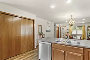 2427 Allied Dr, Madison, WI 53711 - Photo 11