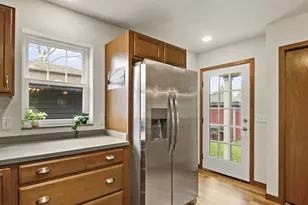 2427 Allied Dr, Madison, WI 53711 - Photo 9