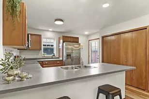 2427 Allied Dr, Madison, WI 53711 - Photo 11