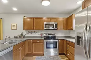 2427 Allied Dr, Madison, WI 53711 - Photo 5