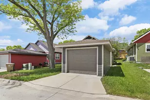 2427 Allied Dr, Madison, WI 53711 - Photo 31