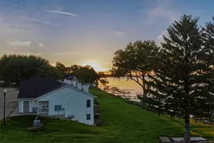 W10695 Blackhawk Trail, Fox Lake, WI 53933 - Photo 5