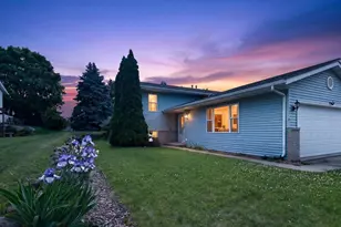 808B N Clover Ln, Cottage Grove, WI 53527 - Photo 5