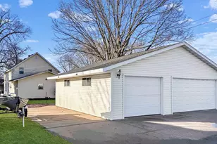 412 N Wacouta Ave, Prairie Du Chien, WI 53821 - Photo 3