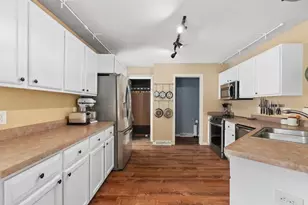 7041 Heather Glen Dr, Madison, WI 53719 - Photo 7