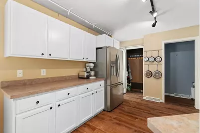 7041 Heather Glen Drive, Madison, WI 53719 - Photo 9
