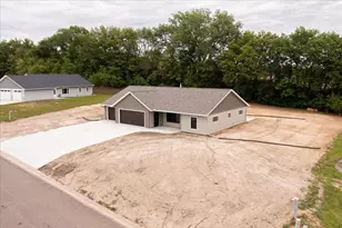 38098 Red Cedar Cir, Prairie Du Chien, WI 53821 - Photo 23