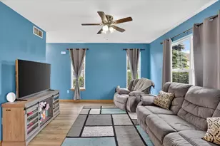 1400 Hunters Ridge Dr, Genoa City, WI 53128 - Photo 5