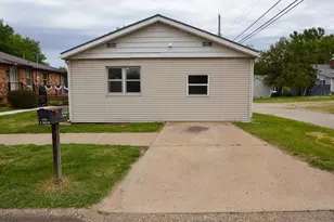 109 W Pine St, Prairie Du Chien, WI 53821 - Photo 3